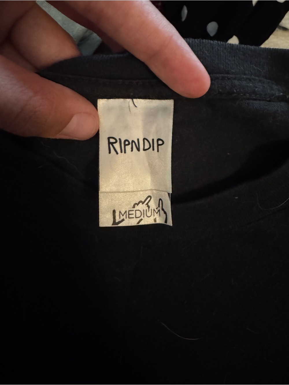 men’s medium rip n dip tshirt